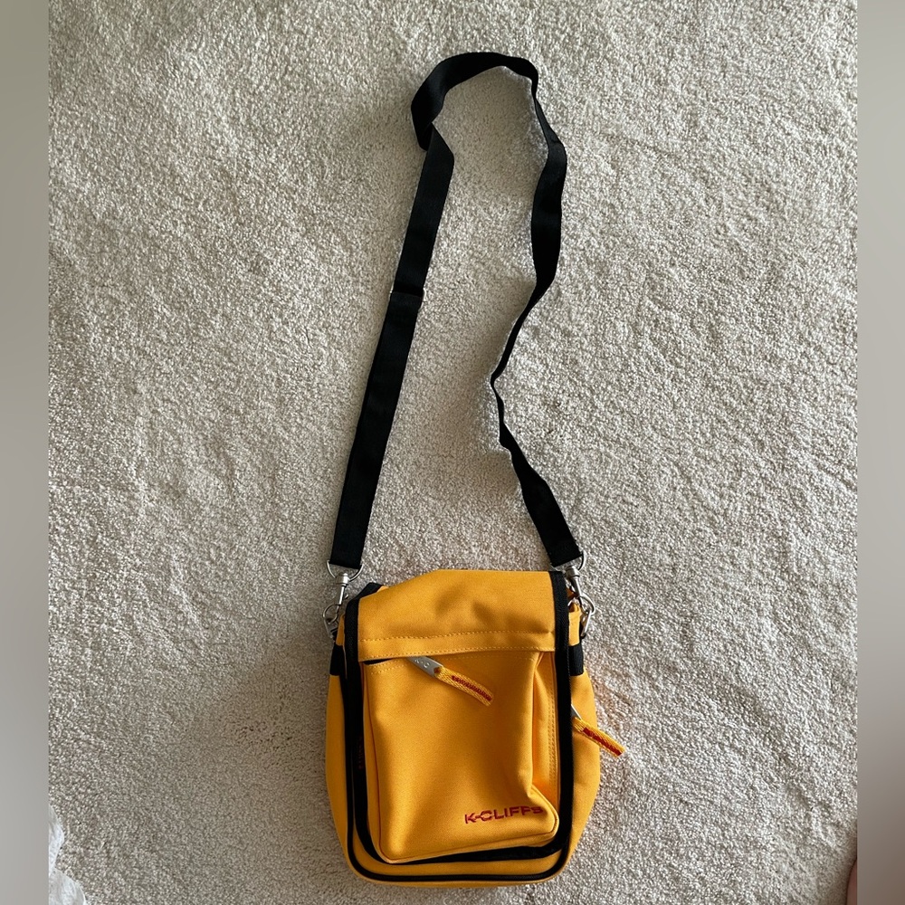 K-Cliffs Crossbody Bag - Picture 2 of 4